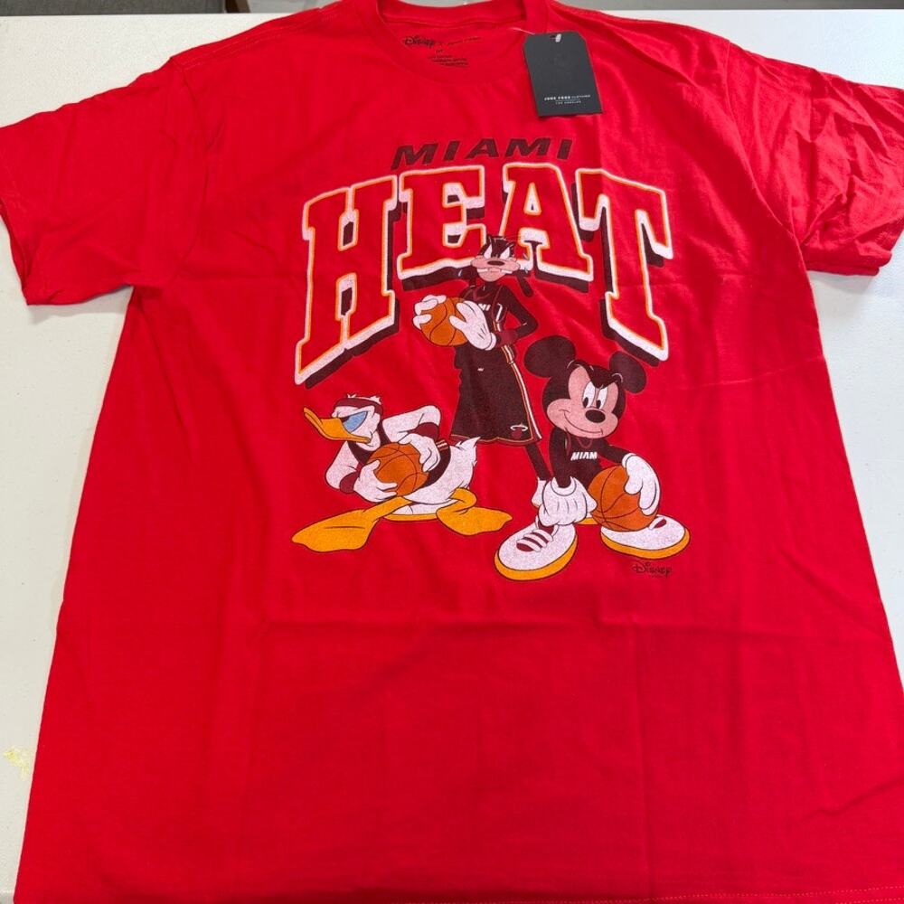 Miami Heat Disney x Junk Food Mickey Donald Goofy Red T-Shirt Medium NWT